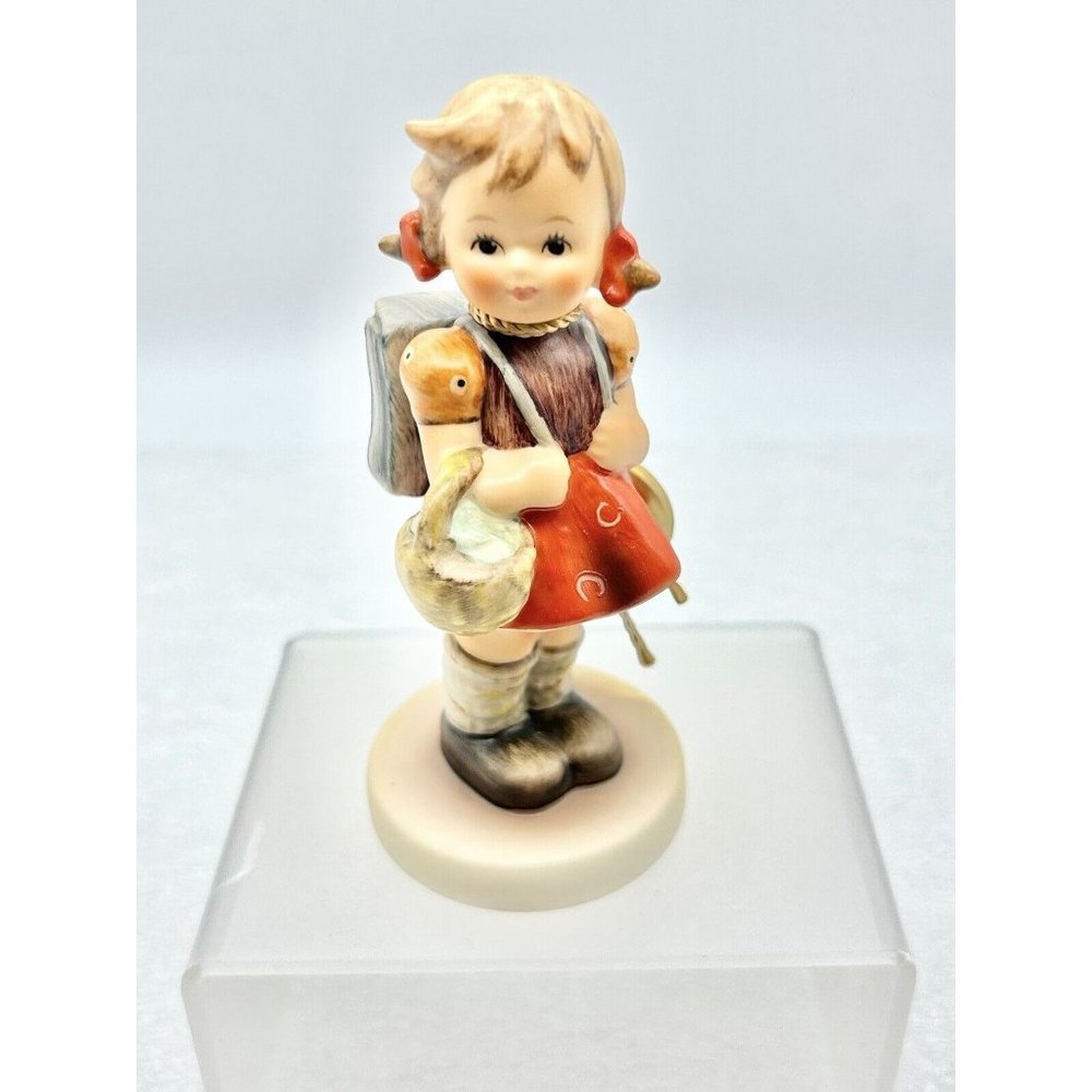 Goebel Hummel School Girl TMK 7 W Germany Figurine With Tag